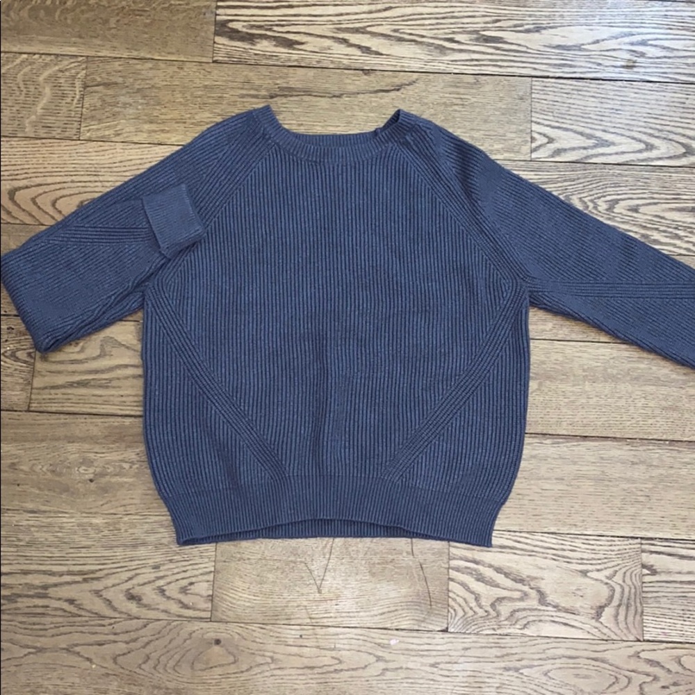 GREY KNIT SWEATER